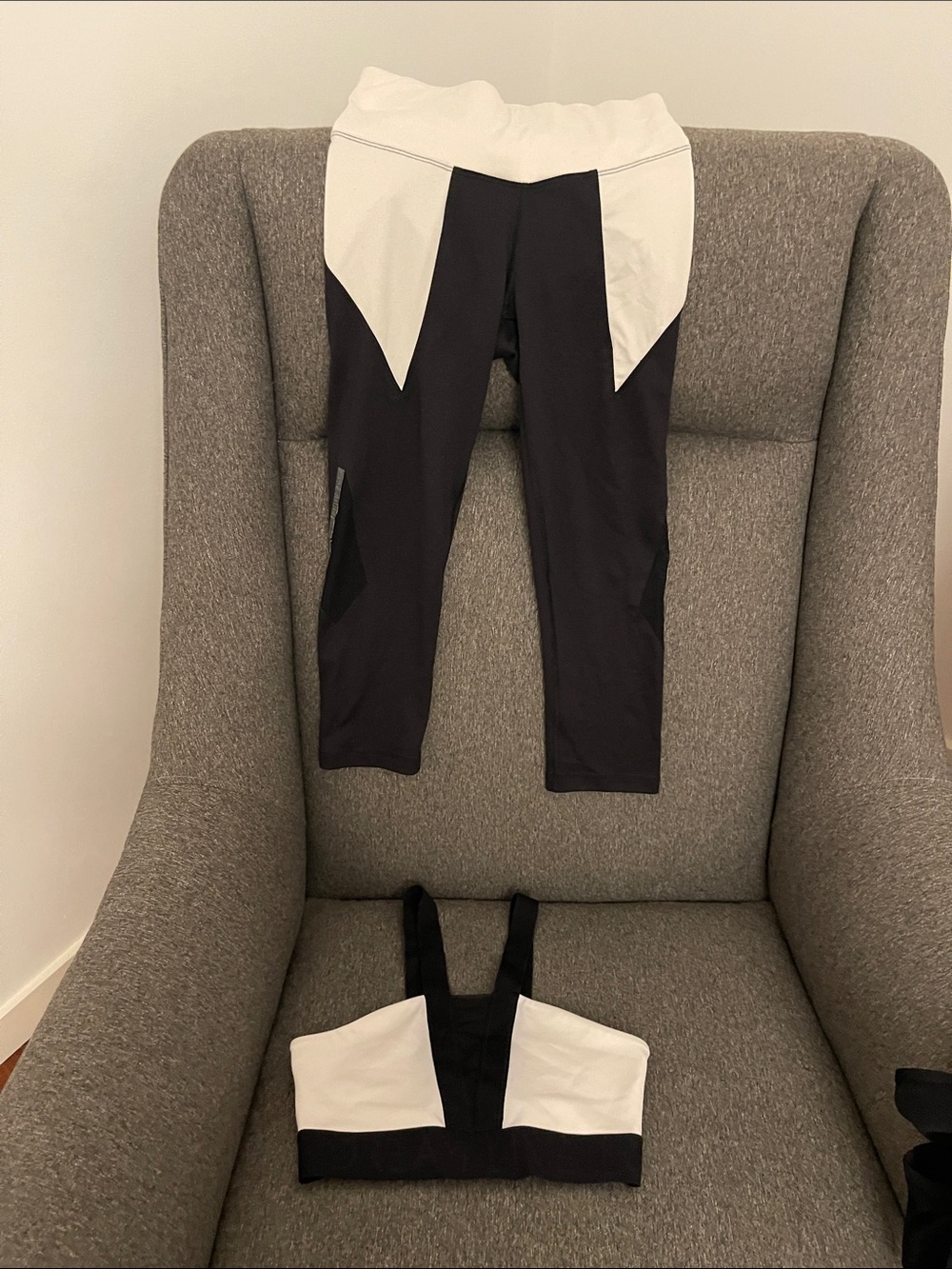 Aeropostale Black and White Contrast Leggings & Bralette Set